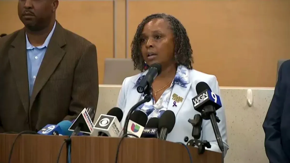 ICE Protests Are Too Much For Chicago Suburb. Mayor Dials It Back.